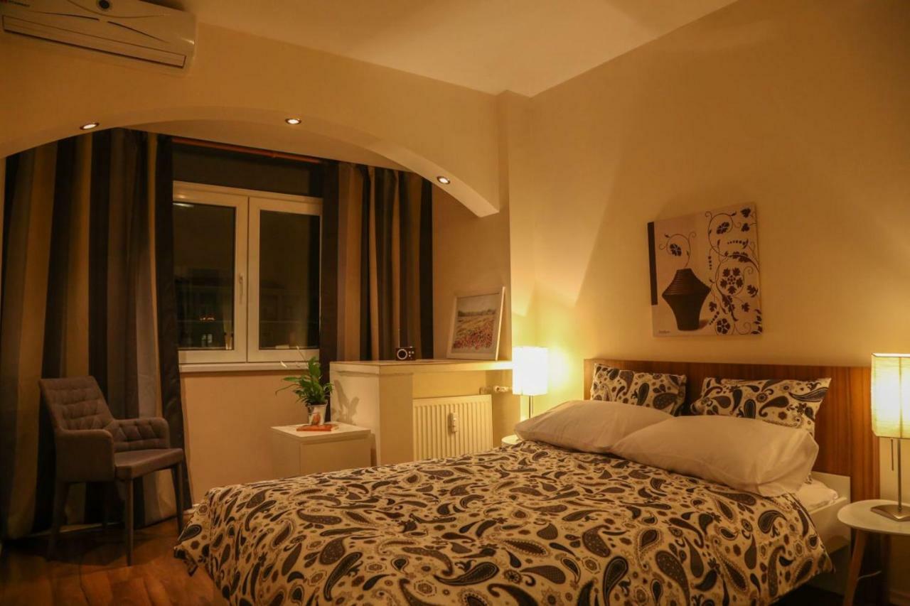 Cosy Central Apartment Bucarest Exterior foto